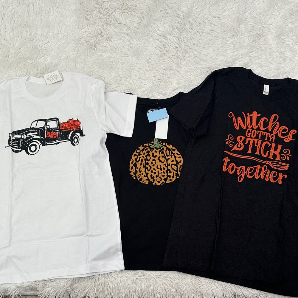 🌴 Bundle of 3 NWT/NWOT Halloween/Fall T-Shirts